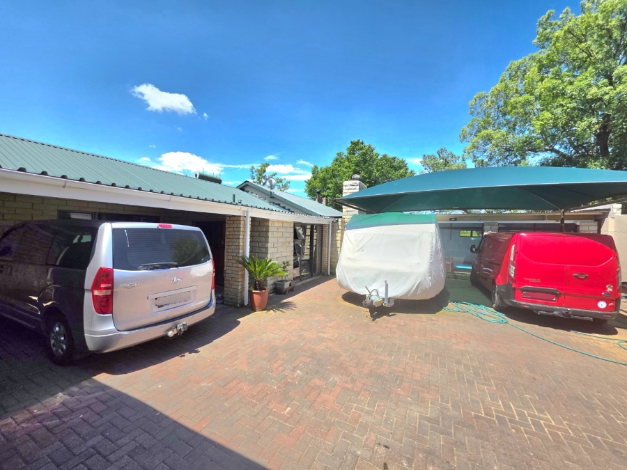 5 Bedroom Property for Sale in Morelig Free State